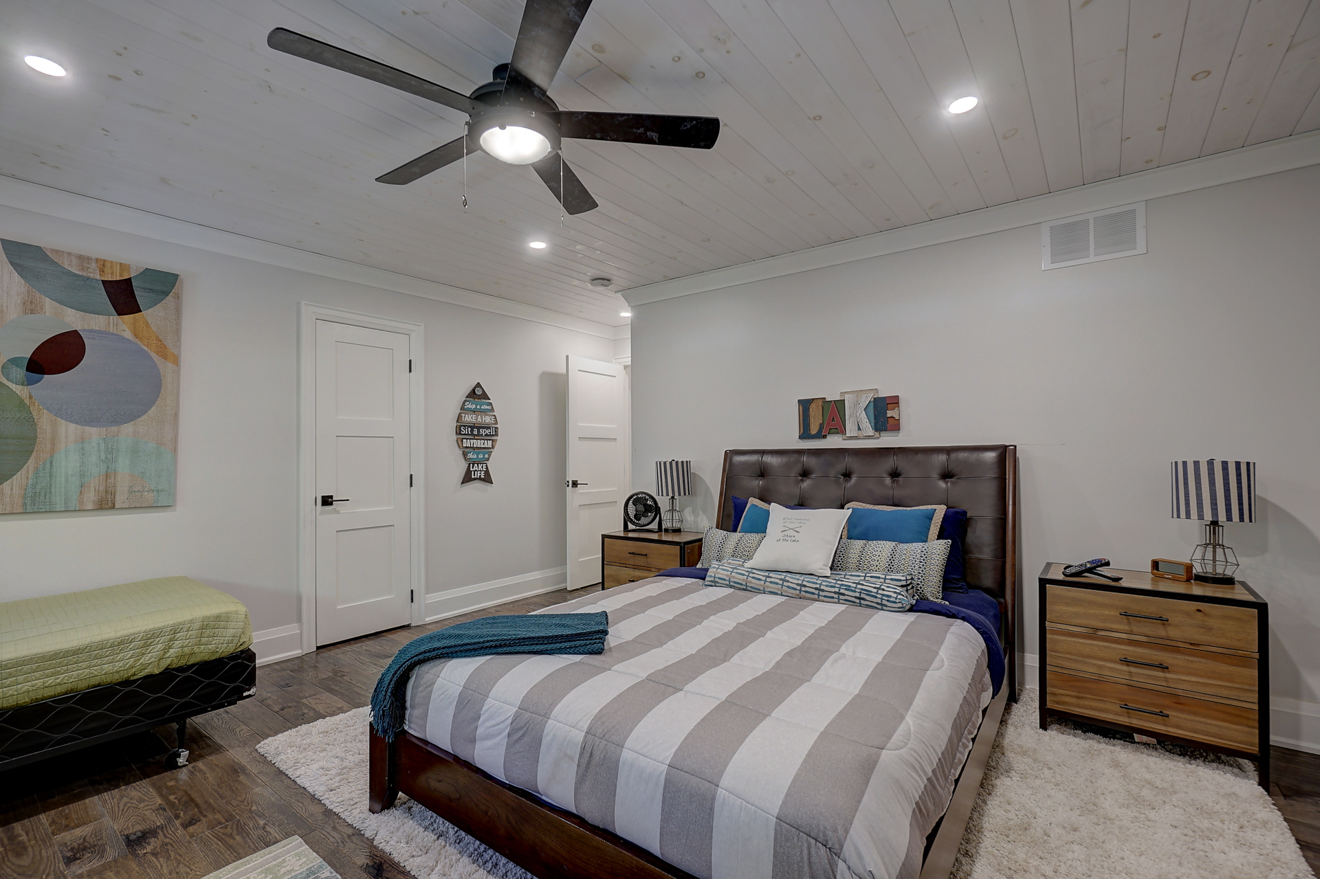 1077 Shennamere-13 1077 Shennamere 13