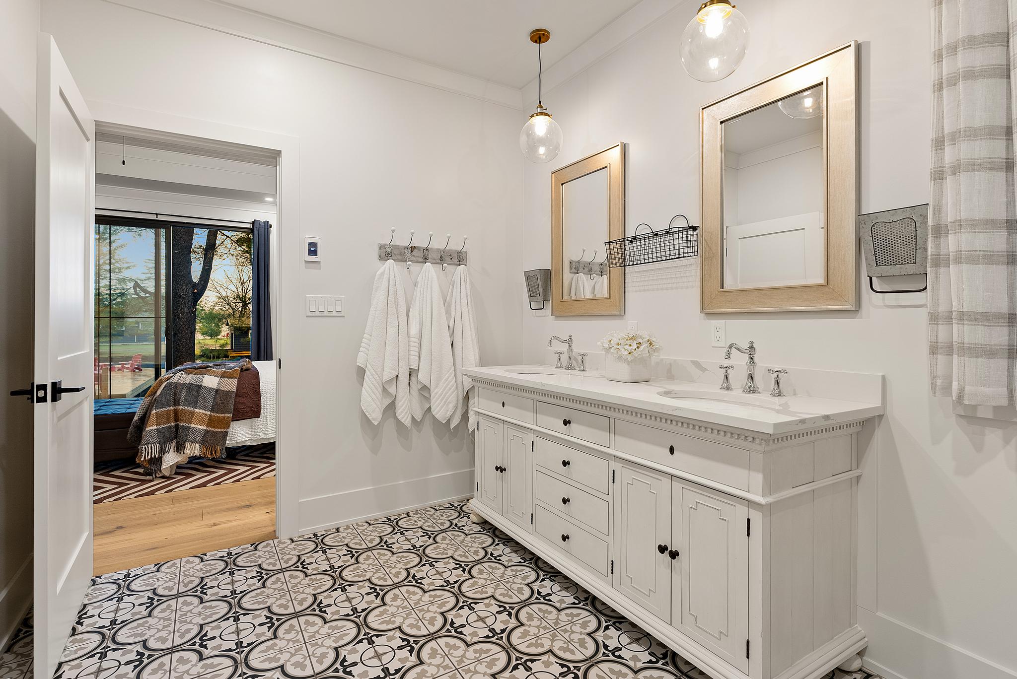 041-1119BeaumontFarmRd-INT-FULL MAI Dream Developments bathroom